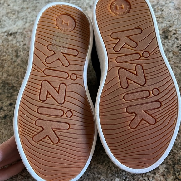 Kizik Prague kids slip on shoe size 11C - Picture 3 of 4